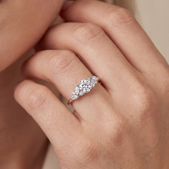 Solitaire accompagné diamant Divine Idylle - 20