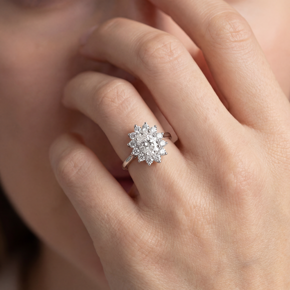 Bague entourage diamant Pompadour