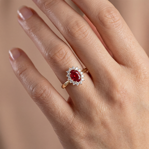Bague entourage rubis et diamant Petite Pompadour