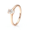 Solitaire en diamant serti de 4 griffes et une pierre taillée en ovale, en or 18 carats