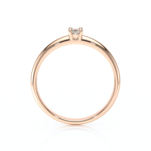 Solitaire 4 griffes avec un diamant rond serti sur une monture à corps rond en or 18 carats