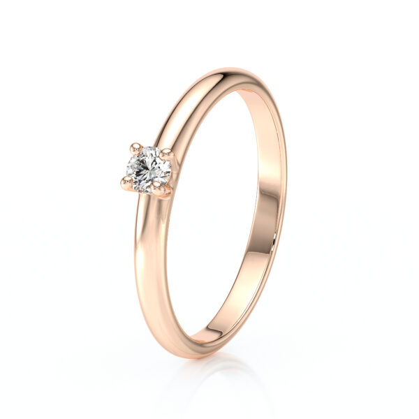 Solitaire 4 griffes avec un diamant rond serti sur une monture à corps rond en or 18 carats