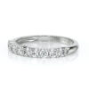 Bague en or blanc, modèle élégant orné de diamants ronds, idéale pour un engagement ou une occasion spéciale, brillance exceptionnelle, design intemporel, parfaite pour une collection de bijoux raffinés.