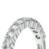 Bague en diamant en or blanc, ornée de plusieurs diamants ronds brillants en pavé, mettant en valeur un design élégant et intemporel, idéale pour une demande en mariage ou un cadeau spécial, modèle + diamant.