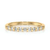 Bague en or jaune ornée de diamants ronds étincelants, idéale pour les fiançailles ou comme bijou de tous les jours. Montée avec un design élégant et moderne, cette bague ajoute une touche de glamour à toute tenue. Pièce parfaite pour un cadeau romantique ou une célébration spéciale. Modèle + Diamant.