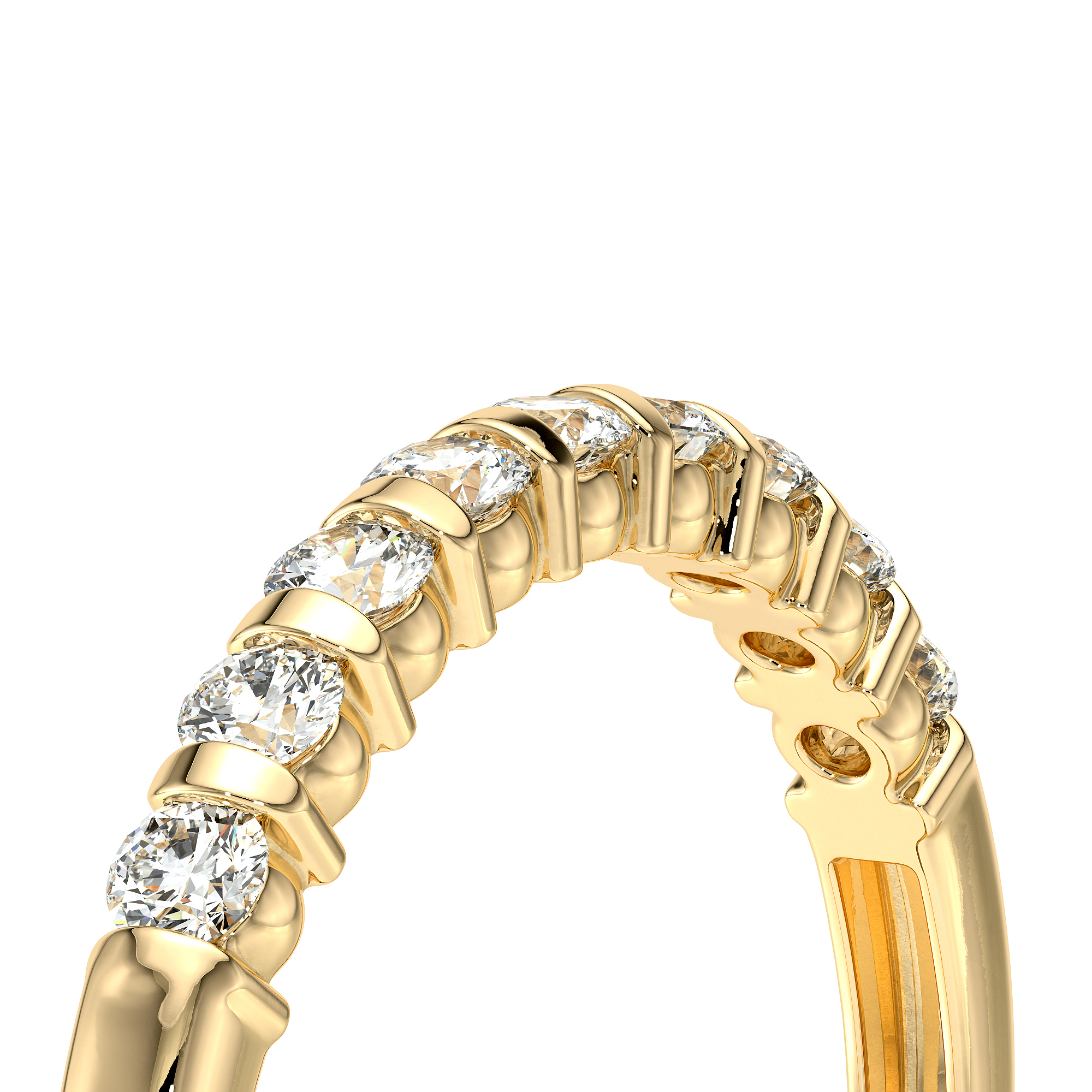 Bague en or jaune avec diamants sertis, modèle élégant et raffiné, présentant une rangée de diamants brillants en coupe ovale, parfaite pour une occasion spéciale ou comme bijou de tous les jours