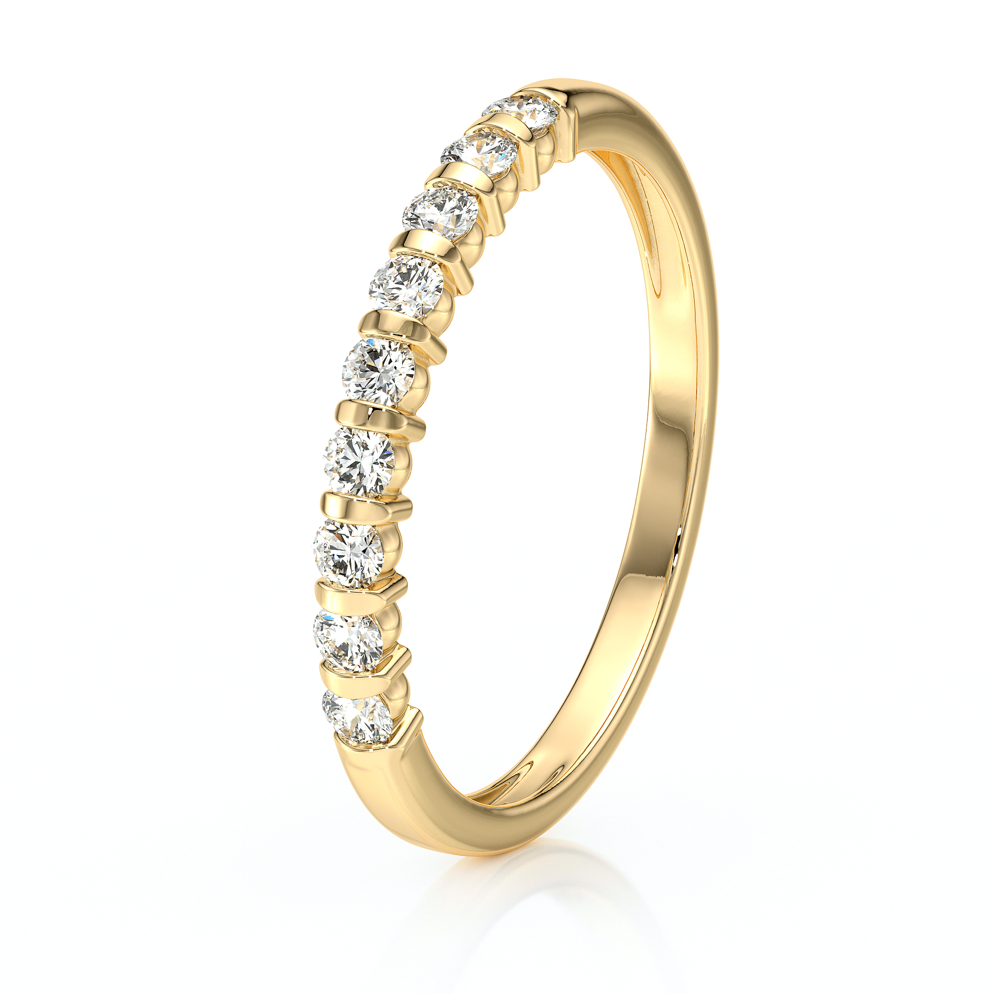 Bague en or jaune avec des diamants, modèle élégant et intemporel, ornée de pierres précieuses brillantes disposées sur toute la circonférence, idéale pour une proposition de mariage ou comme bague d'anniversaire, mettant en valeur le luxe et le romantisme.