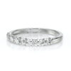 Bague en or blanc avec diamants en ligne, modèle élégant et raffiné, parfaite pour une déclaration d'amour, un anniversaire ou un cadeau spécial. Idéale pour les fiançailles ou comme alliance, mettant en valeur des diamants brillants et une finition polie.