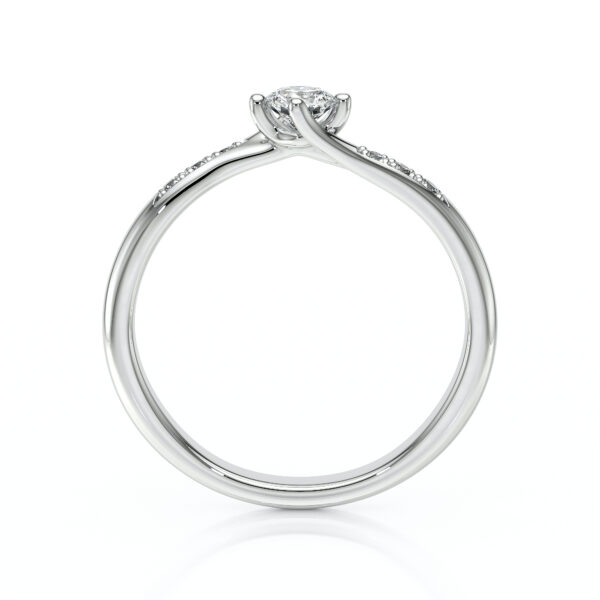 Solitaire accompagné en diamants et en or blanc 18 carats orné de diamants de pavage sur le corps de bague