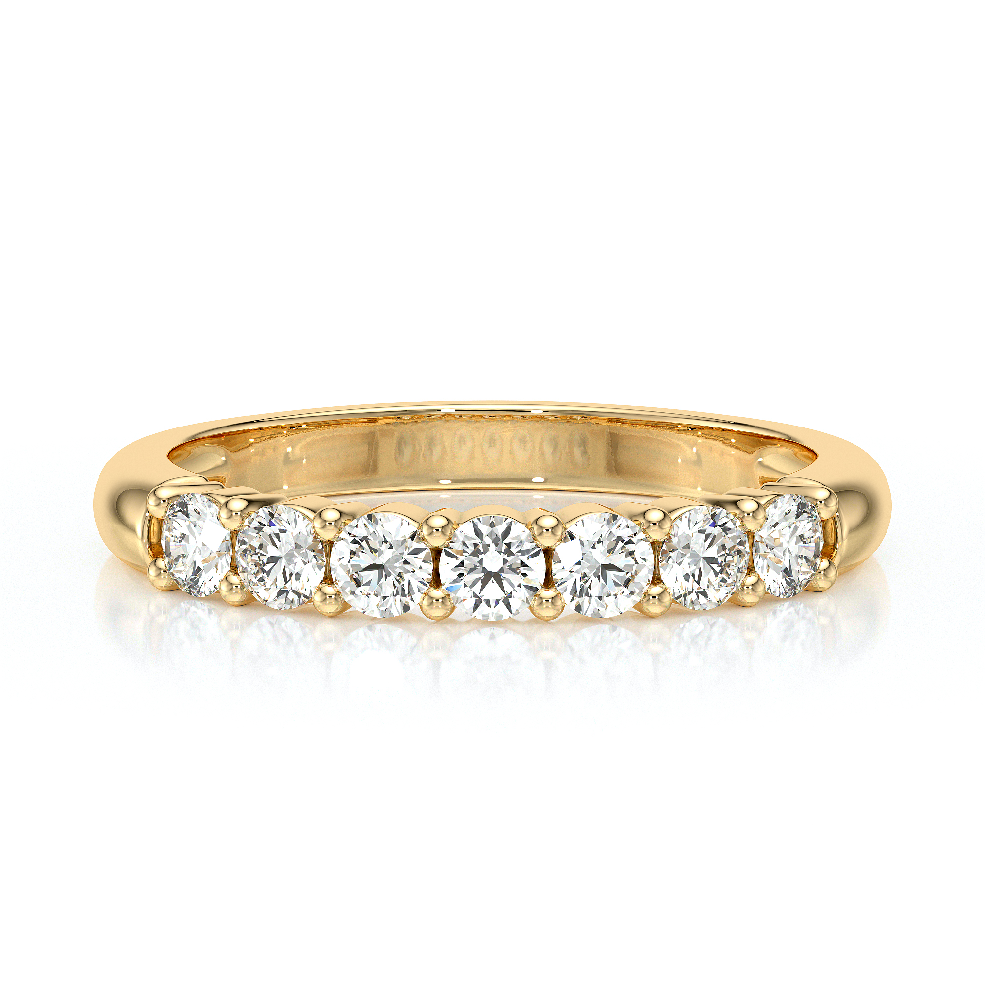 Bague en or jaune ornée de plusieurs diamants ronds, parfaite pour une occasion spéciale ou comme bijou de mariage. Ce modèle élégant et intemporel présente un design délicat avec des diamants brillants qui capturent la lumière, souligne l'élégance et la sophistication. Idéale pour des cadeaux ou pour se faire plaisir, cette bague est un choix populaire pour les amoureux des bijoux raffinés.
