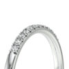 Bague en diamant en or blanc, ornée de plusieurs diamants étincelants, mettant en valeur un design élégant et moderne. Cette bague est parfaite pour un engagement ou une occasion spéciale, offrant un éclat sublime grâce à ses pierres précieuses soigneusement disposées pour un maximum de brillance. Modèle de bague intemporelle avec un style sophistiqué, idéale pour les amoureux du luxe et de la haute joaillerie.