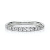 Bague en or blanc ornée de diamants, modèle avec diamants en taille brillant sertis sur toute la circonférence, idéale comme bague de fiançailles ou d'anniversaire. Élégante et intemporelle, elle reflète la lumière avec éclat, offrant une brillance exceptionnelle. Parfaite pour les occasions spéciales ou comme pièce de joaillerie quotidienne.
