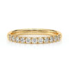 Bague en or jaune ornée de diamants éclatants, présentant une finition lisse et brillante. Cette bague délicate, idéale pour des fiançailles ou des occasions spéciales, évoque l'élégance avec ses diamants disposés en rangée sur toute la circonférence. Modèle et diamant, parfait pour un look chic et intemporel.