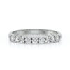 Bague en or blanc avec diamants scintillants en ligne, modèle délicat et élégant, parfaite pour les fiançailles ou les occasions spéciales. Cette bague met en valeur des pierres précieuses de haute qualité, offrant un éclat irrésistible et un design contemporain.
