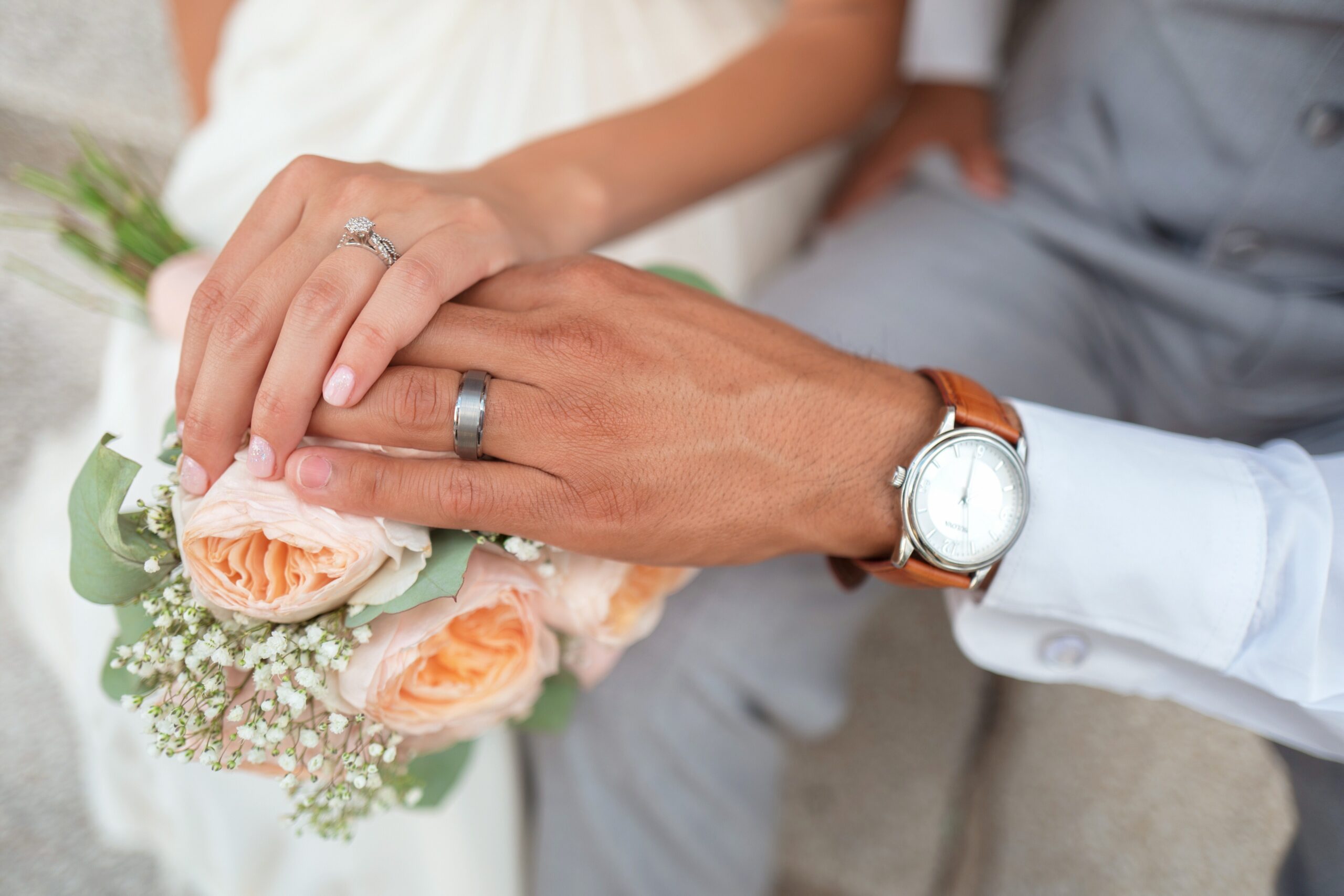 Qui doit acheter l'alliance de mariage ?