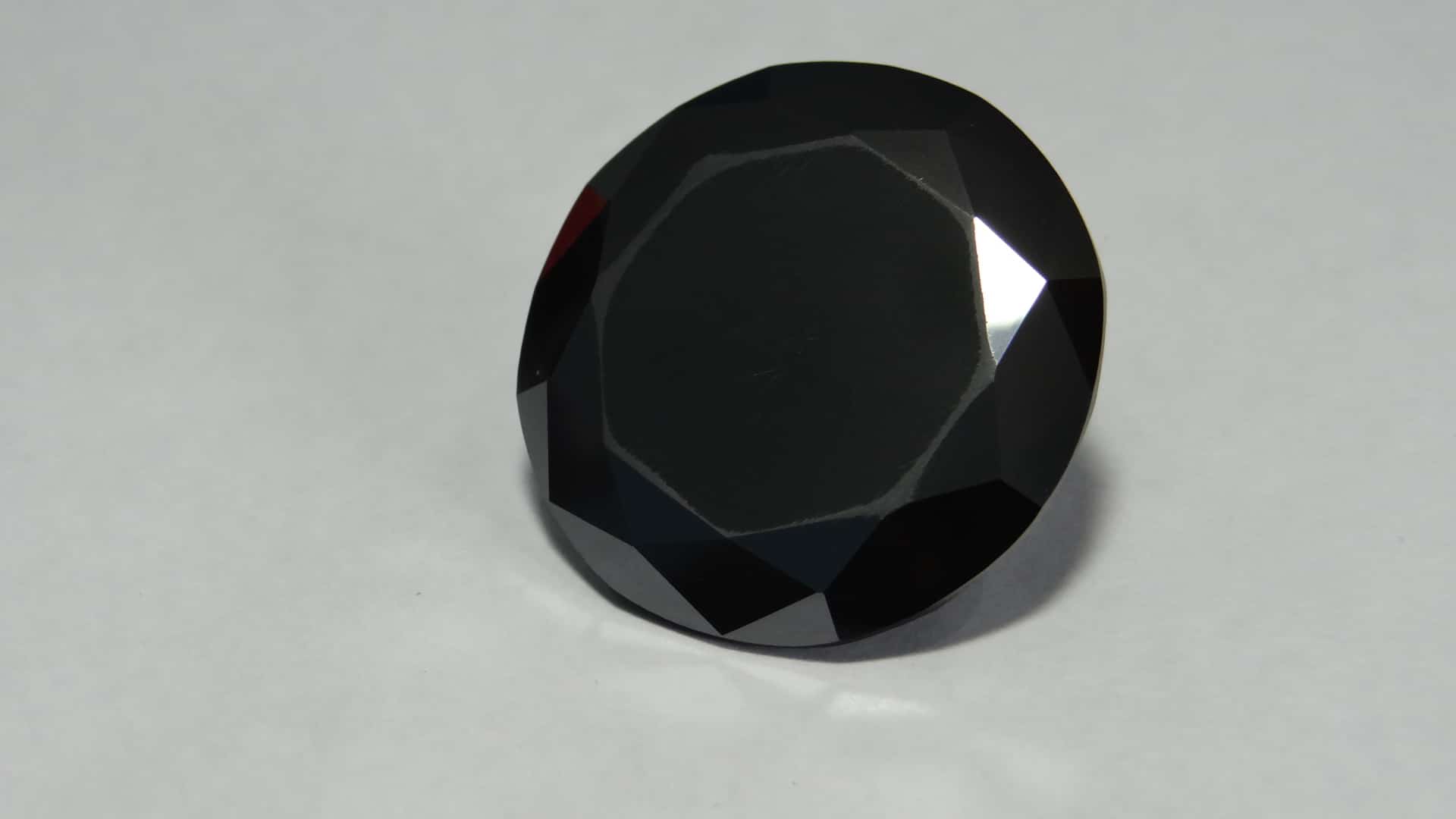 Pourquoi le diamant noir carbonado est il si rare et cher