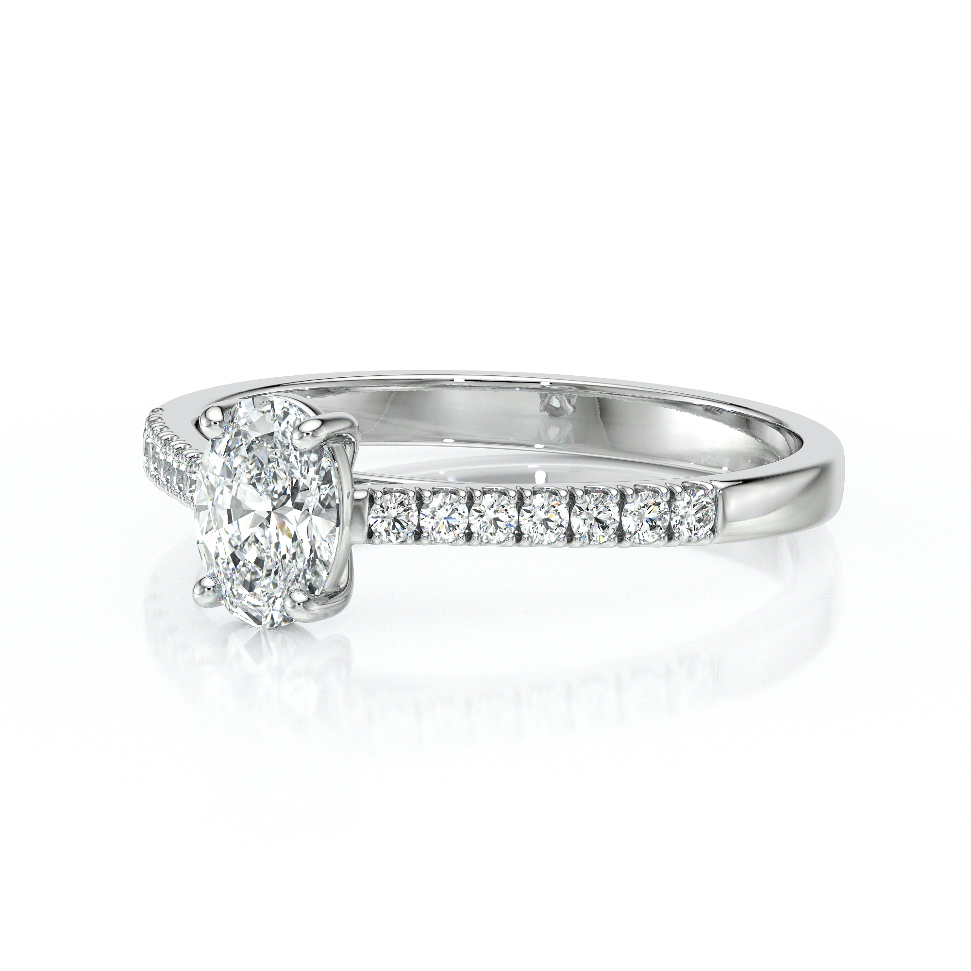 Solitaire bague de fiançailles sertie d'un diamant ovale et de diamants de pavage sur le corps de bague en or 18 carats