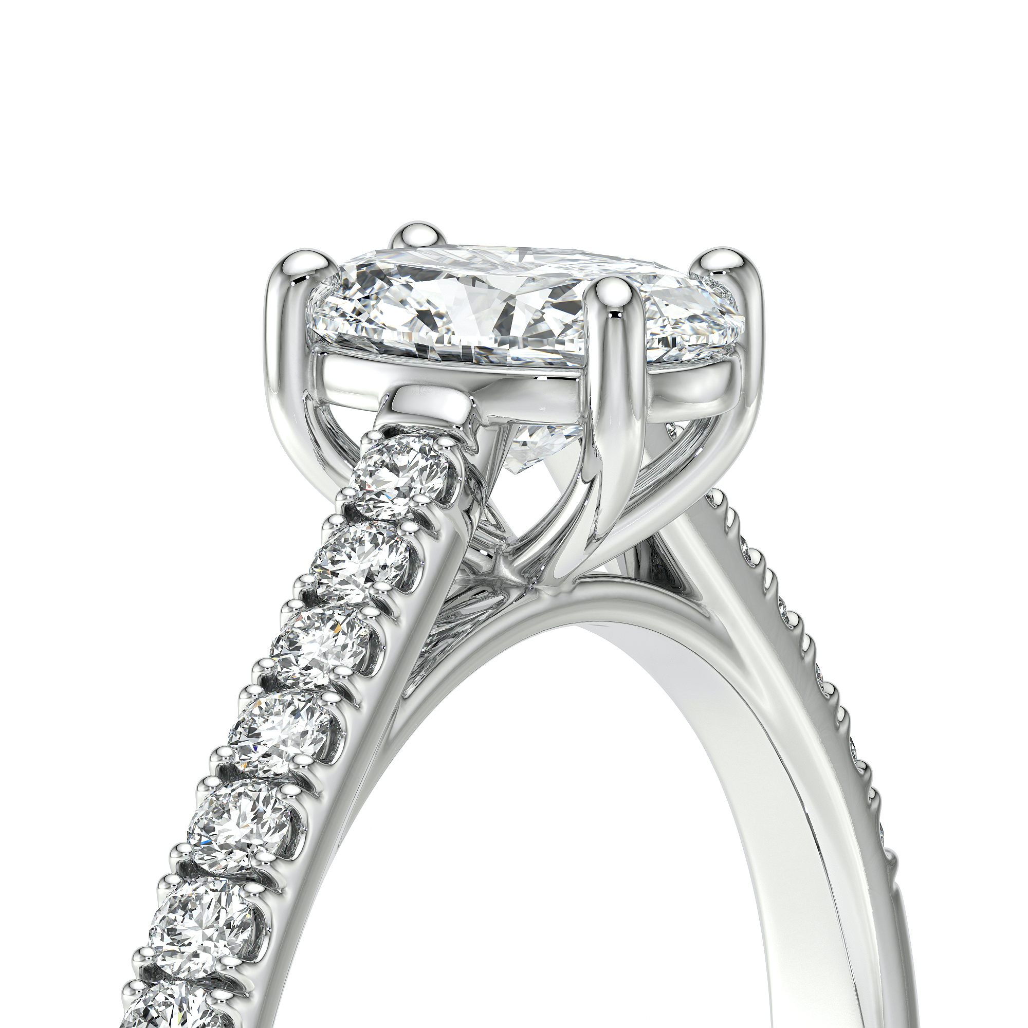 Solitaire bague de fiançailles sertie d'un diamant ovale et de diamants de pavage sur le corps de bague en or 18 carats