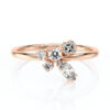 Bague avec une composition de diamants de différentes formes, pour un aspect floral en or 18 carats