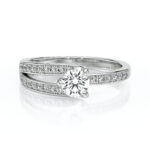 Solitaire en forme de lasso serti de diamants ajouré en or 18 carats
