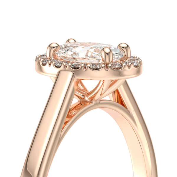 Bague de fiançailles en or rose 18 carats forme ovale avec un diamant ovale entouré de diamants ronds