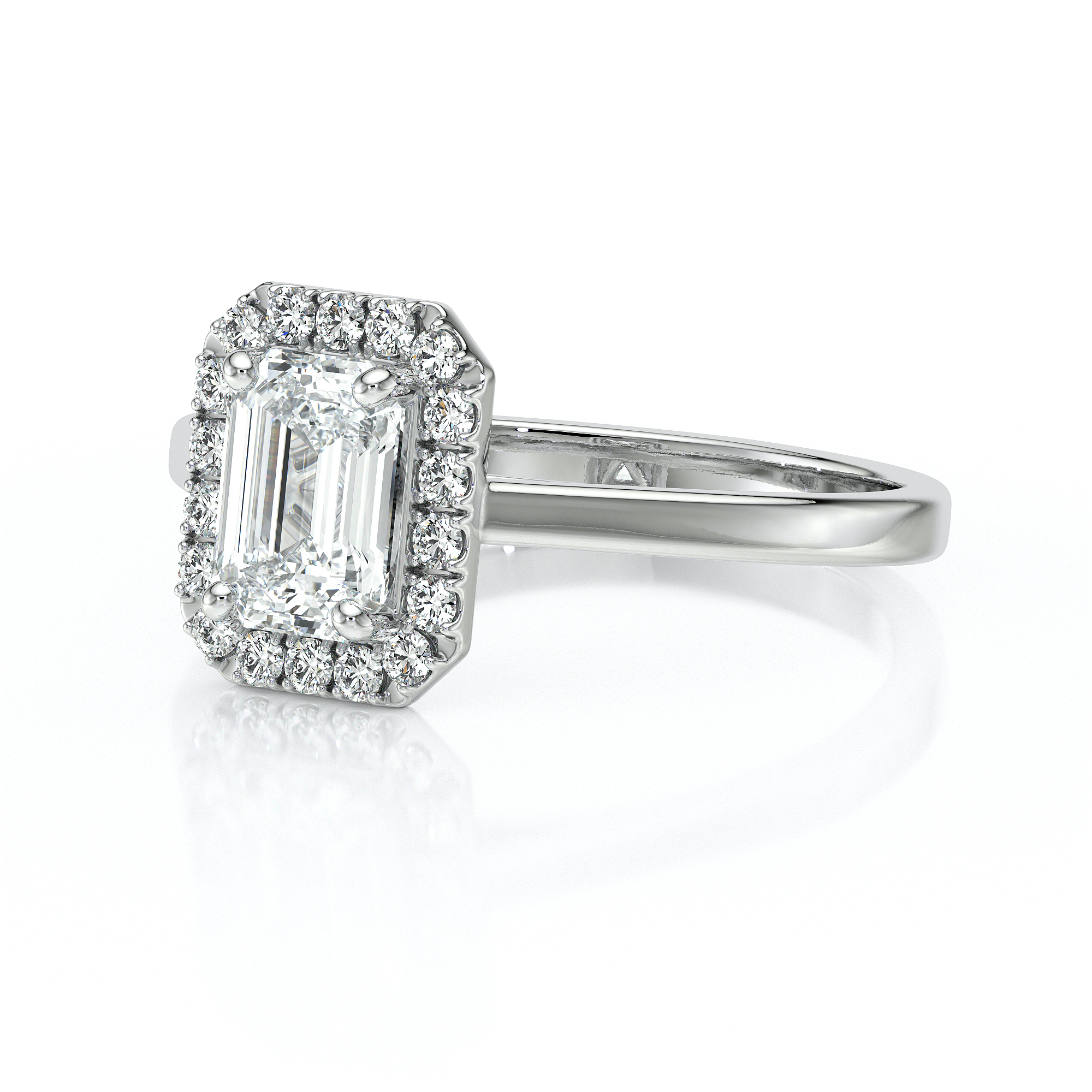 Bague de fiançailles en or jaune 18 carats forme émeraude avec un diamant ovale entouré de diamants ronds
