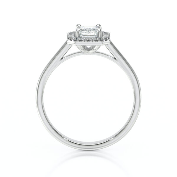 Bague de fiançailles en or jaune 18 carats forme émeraude avec un diamant ovale entouré de diamants ronds