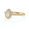 Bague de fiançailles en or jaune 18 carats forme ovale avec un diamant ovale entouré de diamants ronds