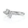 Bague toi et moi accompagnée de diamants ronds de pavage montés sur or blanc 18 carats