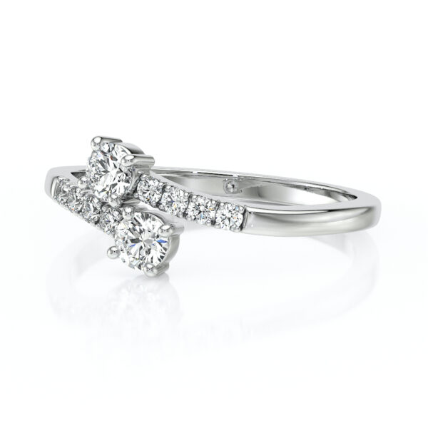 Bague toi et moi accompagnée de diamants ronds de pavage montés sur or blanc 18 carats