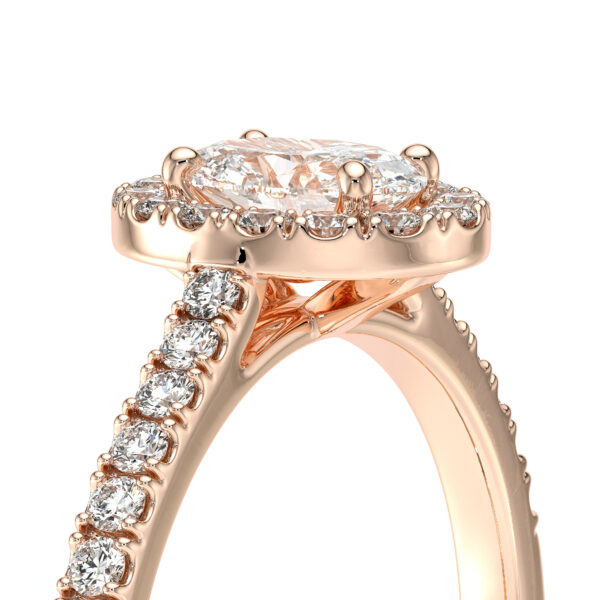 Bague de fiançailles en or jaune 18 carats forme ovale avec un diamant ovale entouré de diamants ronds