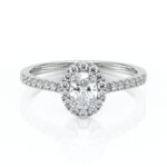 Bague de fiançailles en or jaune 18 carats forme ovale avec un diamant ovale entouré de diamants ronds