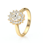 Bague en or jaune avec un design floral, ornée d'un diamant central entouré de plusieurs petits diamants, idéale pour une proposition de mariage ou comme bijou de luxe, modèle élégant et chic.