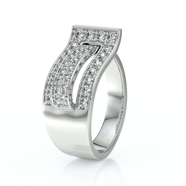 Bague en argent ornée de diamants, design moderne avec le motif d'un chiffre 7. Idéale pour les occasions spéciales, cette bague allie élégance et originalité. Parfaite pour un cadeau ou un accessoire de mode raffiné.