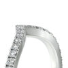Bague en argent avec des diamants étincelants, design élégant et moderne, mettant en valeur un sertissage pavé, idéale pour une proposition ou un mariage. Bijoux de luxe en diamant, parfaits pour les occasions spéciales.