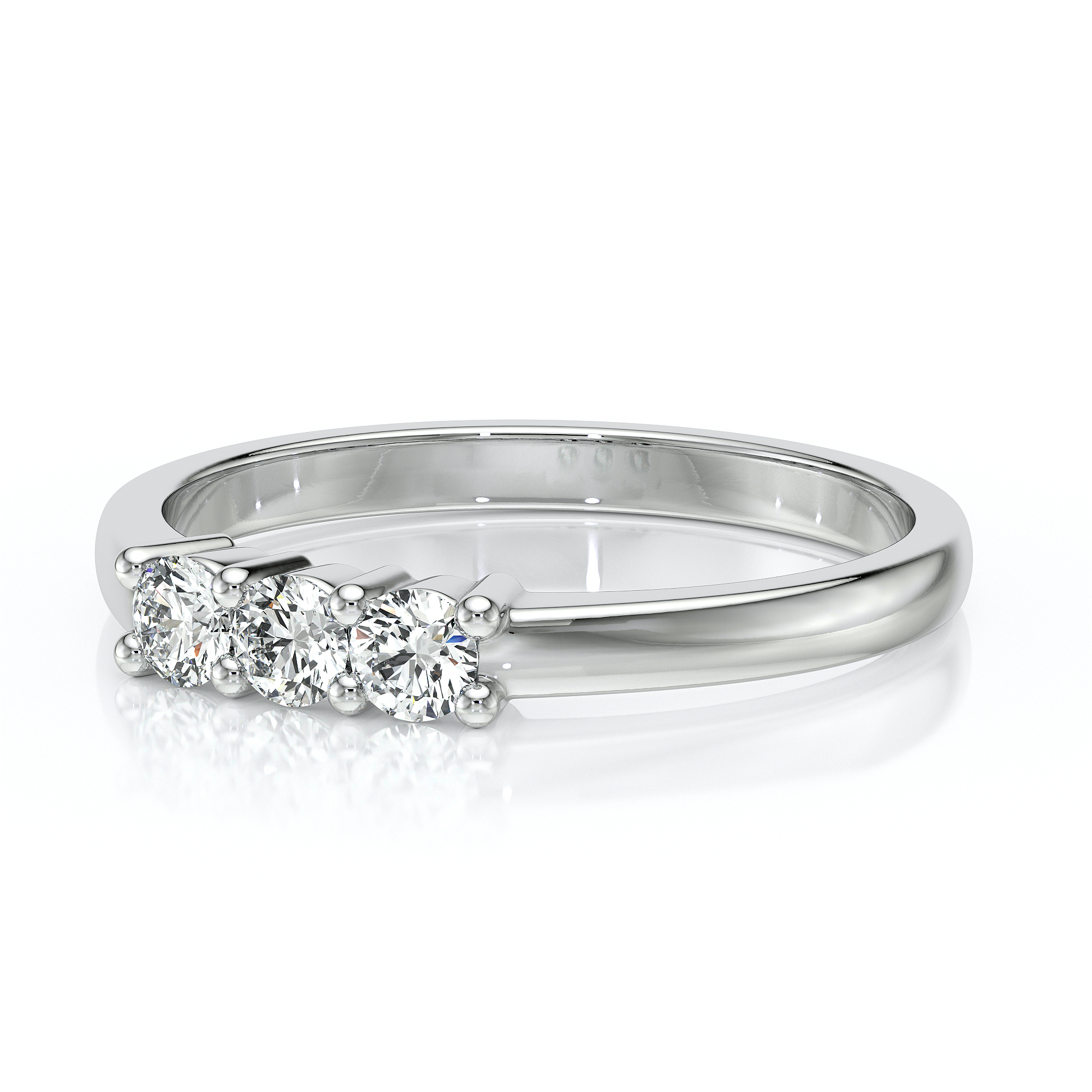 Bague en or blanc avec trois diamants ronds scintillants. Idéal pour fiançailles ou comme bijou de luxe. Élégante et intemporelle, cette bague met en valeur les diamants grâce à son design minimaliste. Parfaite pour un cadeau spécial ou une occasion mémorable.