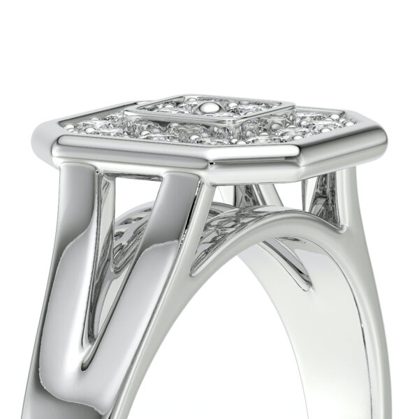 Bague de fiançailles en argent sterling ornée de diamants, modèle hexagonal avec un design élégant et raffiné, affichant un détail scintillant sur le dessus, idéale pour une demande en mariage ou une occasion spéciale.