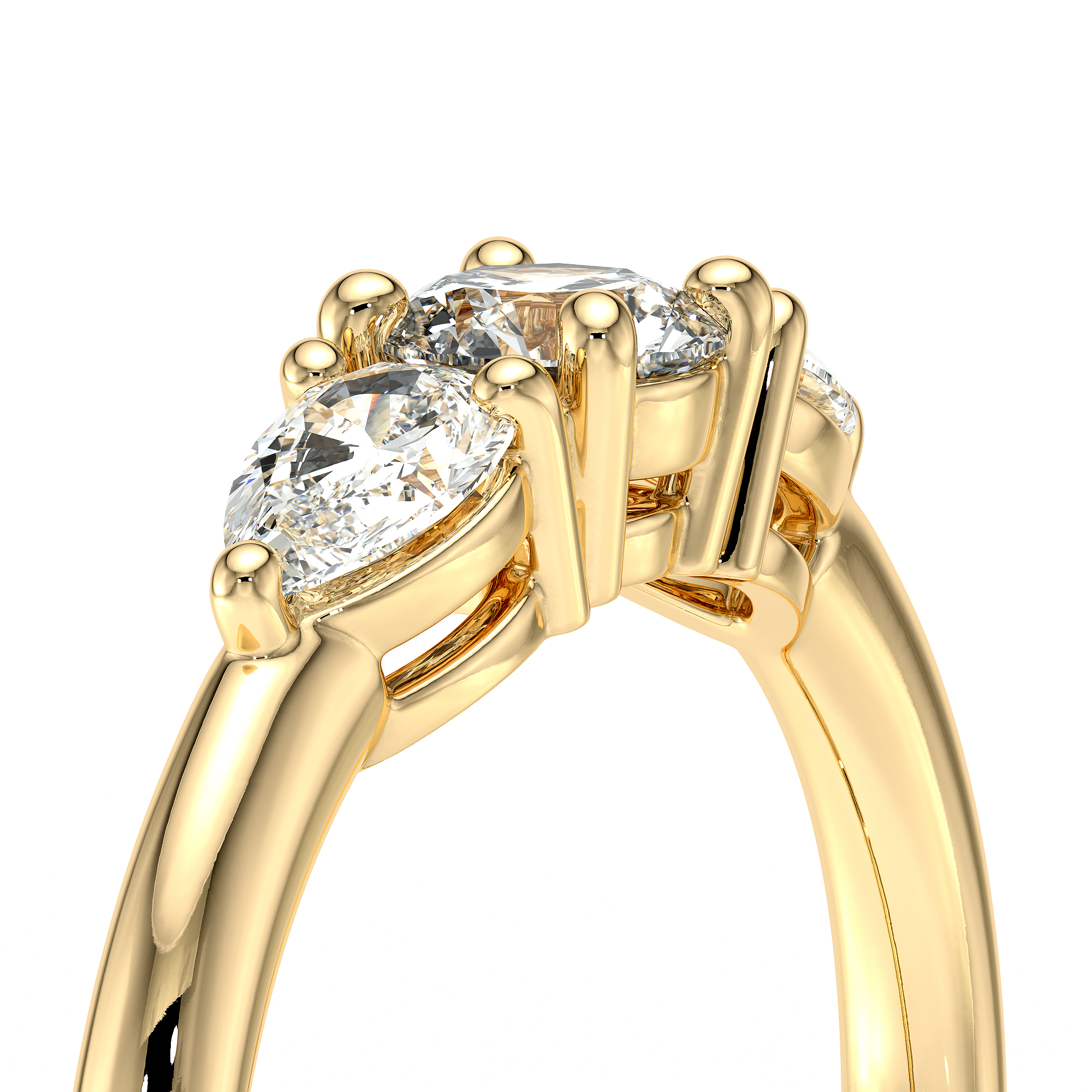 Bague avec trois diamants un rond et deux en poire sertis sur une monture en or 18 carats jaune