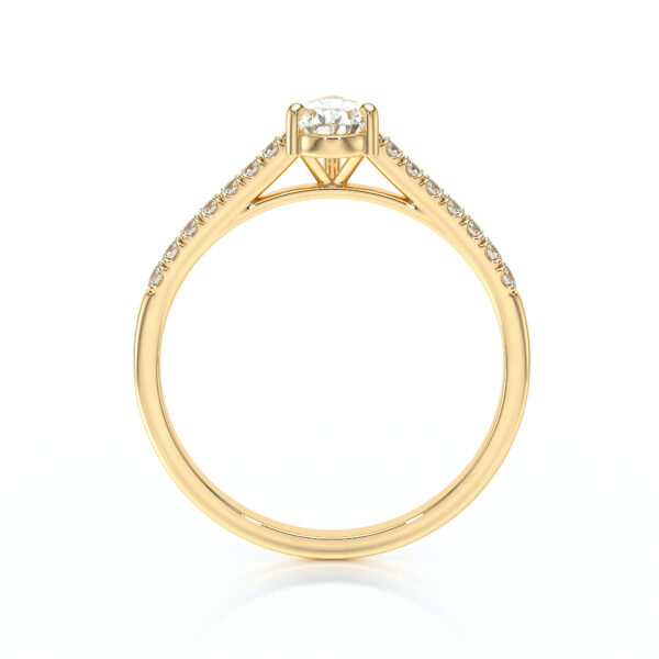 Solitaire bague de fiançailles sertie d'un diamant ovale et de diamants de pavage sur le corps de bague en or 18 carats