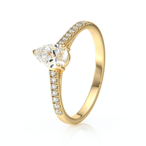 Solitaire bague de fiançailles sertie d'un diamant ovale et de diamants de pavage sur le corps de bague en or 18 carats