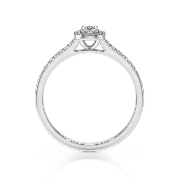 Bague en forme ronde en or blanc 18 carats avec des diamants sertis à la main