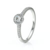 Bague en forme ronde en or blanc 18 carats avec des diamants sertis à la main