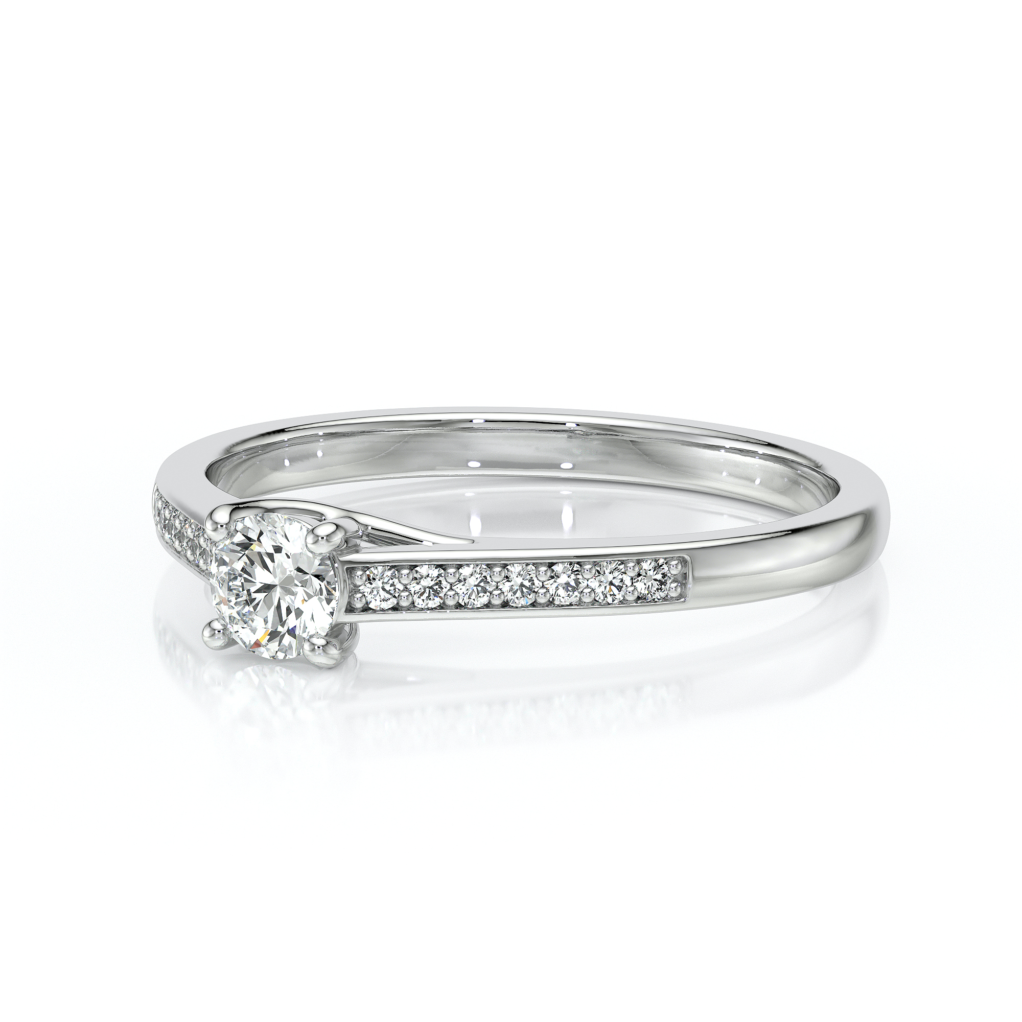 Bague de fiançailles en or blanc avec un diamant central brillant entouré de petits diamants sur les côtés, design élégant et moderne, symbole d'amour éternel, parfaite pour un engagement ou une occasion spéciale.
