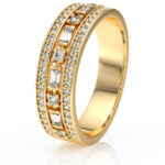 Bague en or jaune ornée de brillants et de diamants taille baguette, idéale pour les fiançailles ou comme bijou de luxe pour une occasion spéciale. Modèle élégant avec un design moderne qui allie sophistication et éclat, parfait pour ceux qui cherchent à ajouter une touche de glamour à leur collection de bijoux.