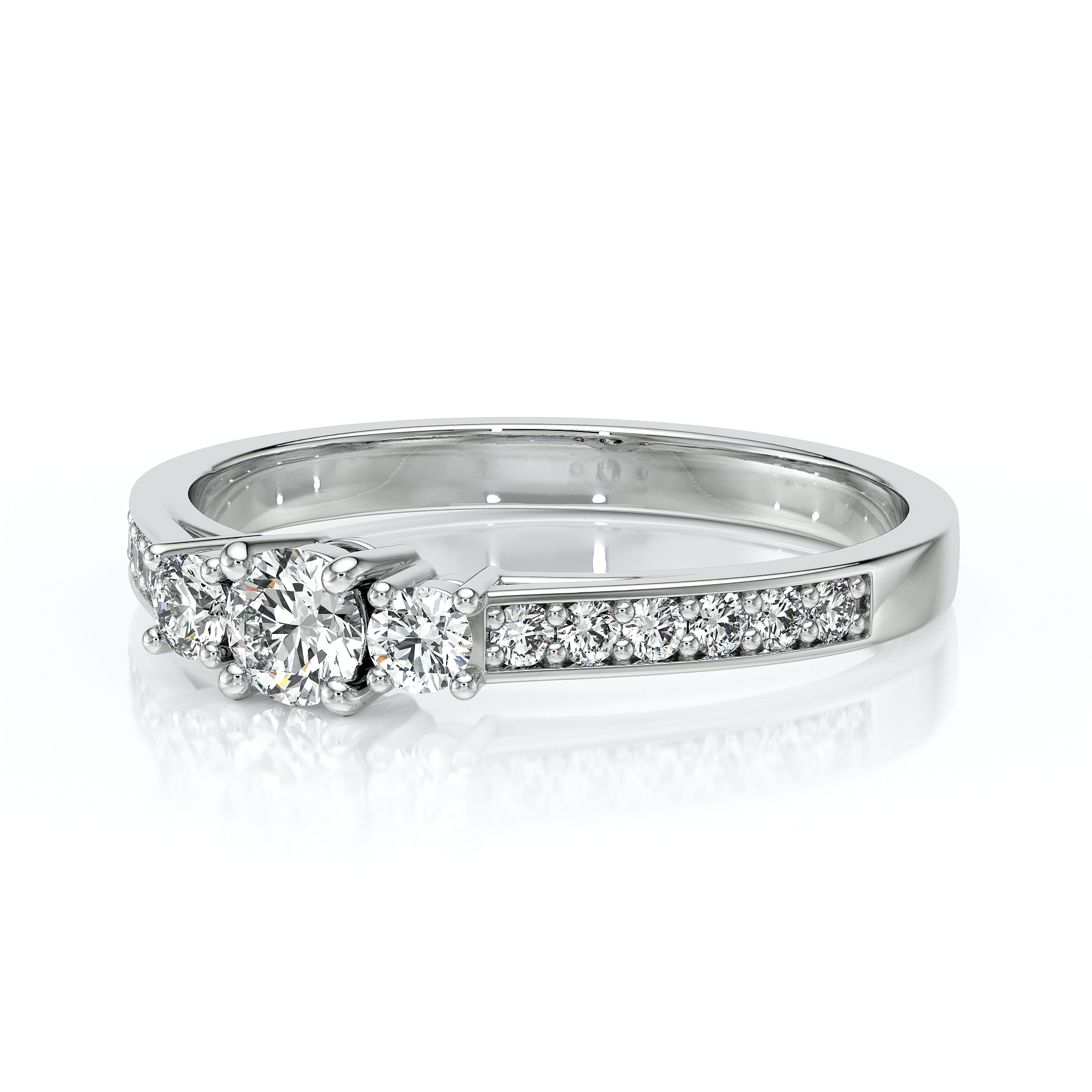 Une élégante bague en or blanc avec un design intemporel, mettant en valeur un diamant central entouré de diamants plus petits sur le côté, idéale pour les fiançailles ou les occasions spéciales. Bague diamant chic et raffinée.