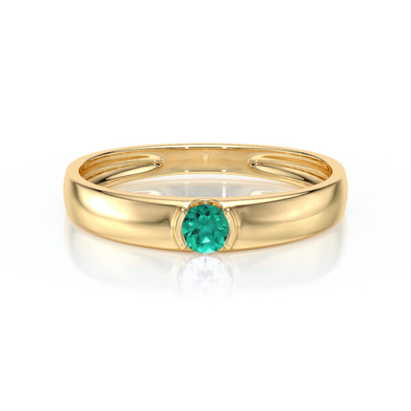 Bague en or jaune avec un diamant de couleur turquoise en forme ronde, conçue pour élégance et style. Parfaite pour une proposition, un cadeau ou un accessoire de mode. Idéale pour les amateurs de bijoux raffinés et modernes.