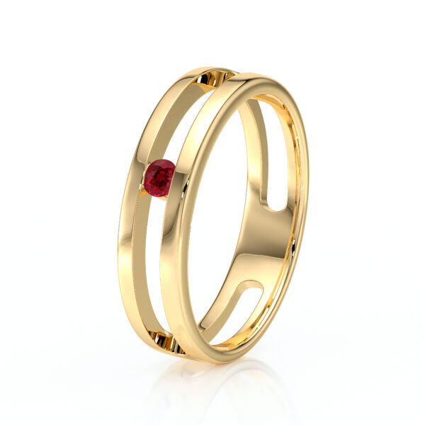 Bague en or élégant avec un design moderne, mettant en valeur un diamant rouge précieux, idéale pour des occasions spéciales ou comme bijou d'exception, symbolisant amour et engagement.