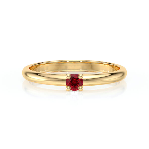 Bague en or jaune avec un diamant rouge brillant en son centre, modèle élégant et moderne, idéal pour des fiançailles ou une pièce de joaillerie raffinée, parfaite pour ajouter une touche de couleur et de luxe à toutes occasions.