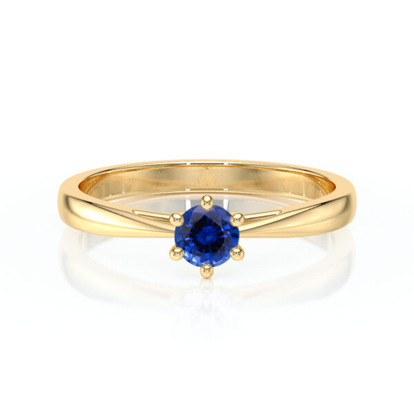 Bague en or élégant avec une pierre précieuse en saphir bleu au centre, présentant un design moderne et raffiné, idéale comme bague de fiançailles ou bijou de luxe, ajoutant une touche de sophistication à toute collection de bijoux.