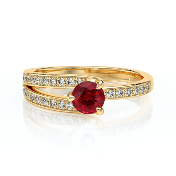 Bague en or élégant avec un diamant rouge central entouré de petites pierres précieuses brillantes, ajoutant une touche de luxe et de raffinement. Parfaite pour des occasions spéciales, cette bague combine un design moderne et intemporel, idéale pour un cadeau ou une proposition.